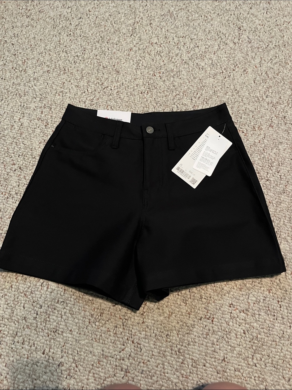 NWT Lululemon EasyFive MR Short 4.5”